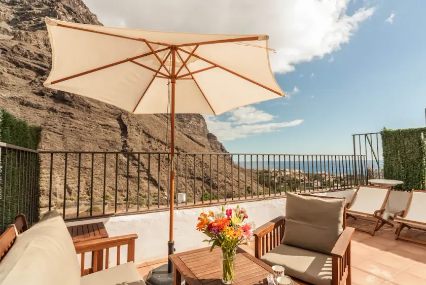 Holiday house with terrace, solarium and sea views - Image 1