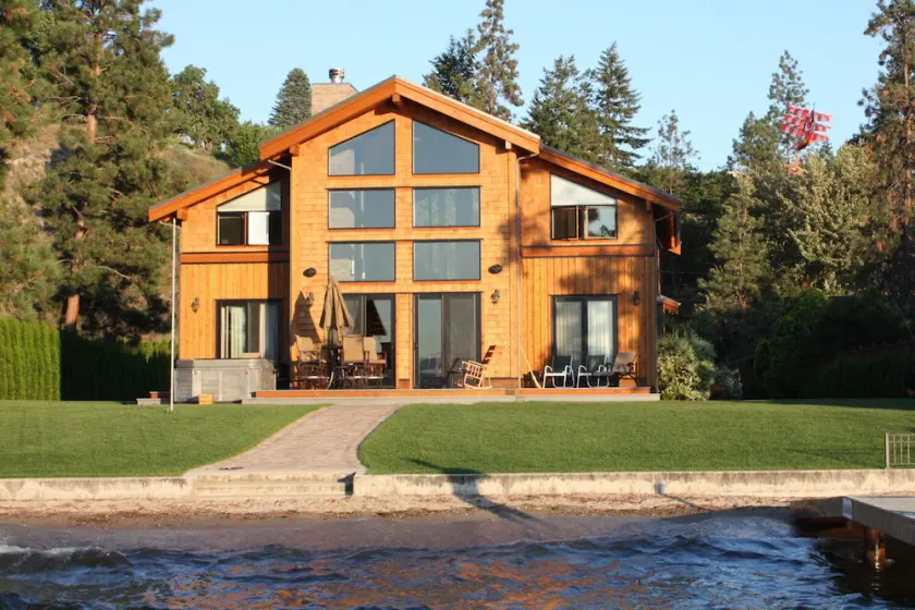 Schönes Seeseiten-Eigentum in Naramata, Britisch-Columbia, Kanada - Image 1