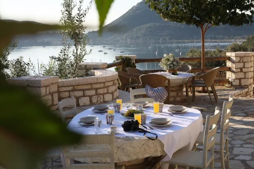 Villa en pierre de luxe avec piscine, vue panoramique sur la mer, près de Nidri, Lefkada - Image 1