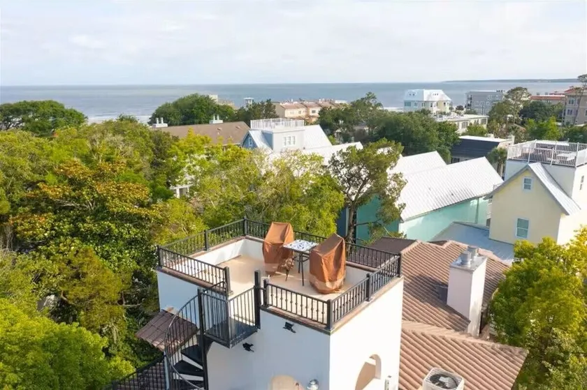 Private Rooftop/Walk to Beach / Parking /Chef Kitchen - Image 1