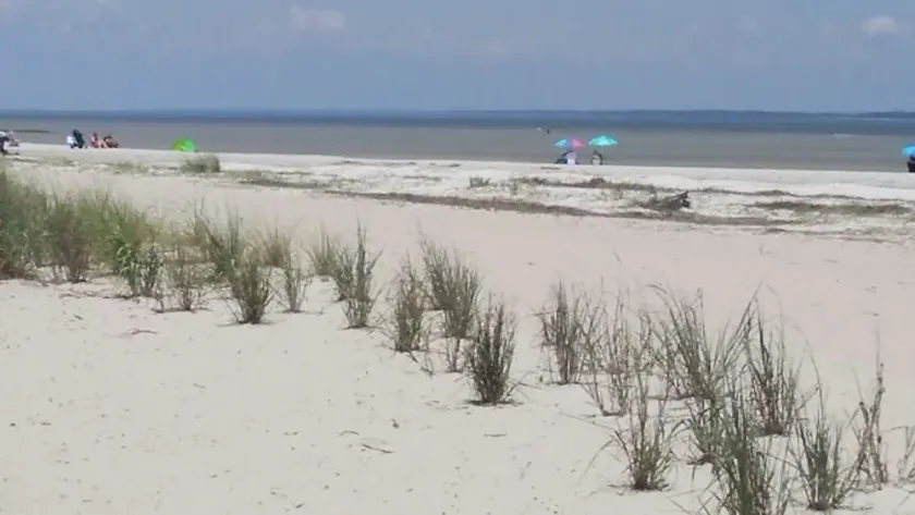 À PIED DE LA PLAGE !!  Condo entièrement rénové en 2016 - Image 1