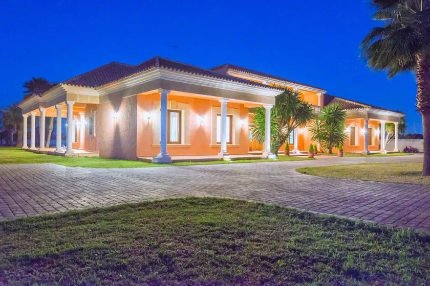 LUXURY VILLA 20 Pax 400m from the sea. 40km from Benidorm. - Image 1