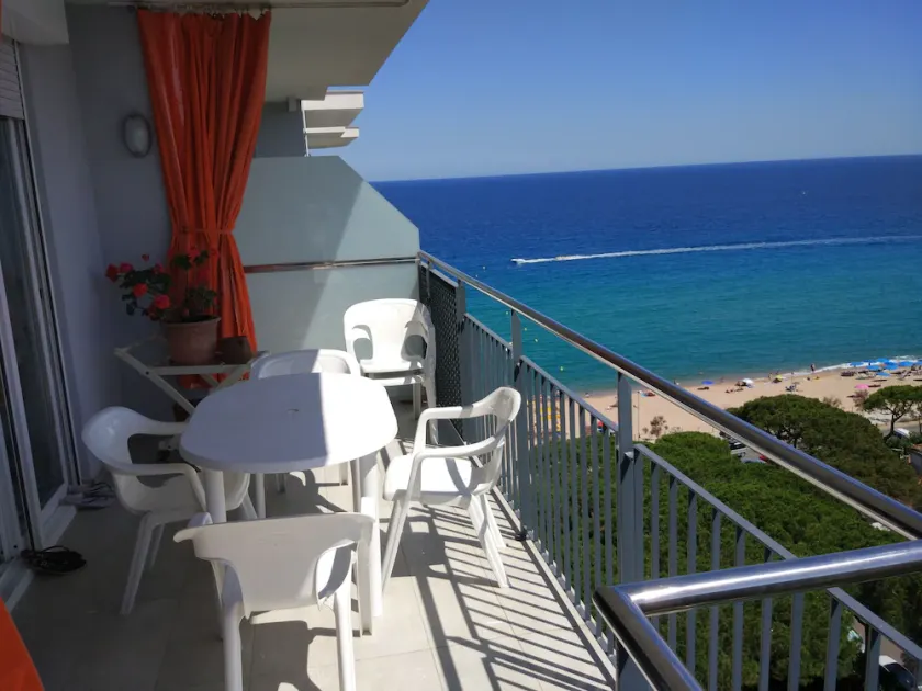 Beachfront penthouse - Image 1