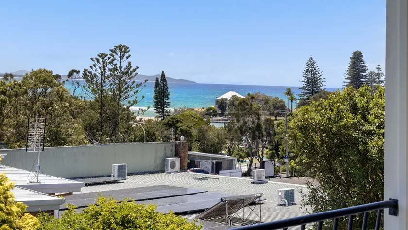 Crescent Escape Crescent Head - Image 1