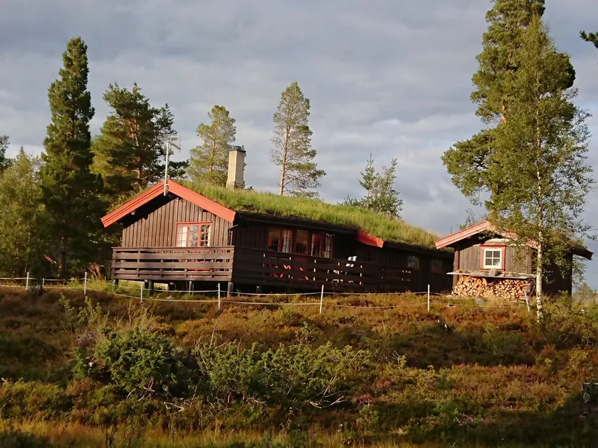 Mountain hut, 20 km north of Oppdal, near Trollheimen. - Image 1
