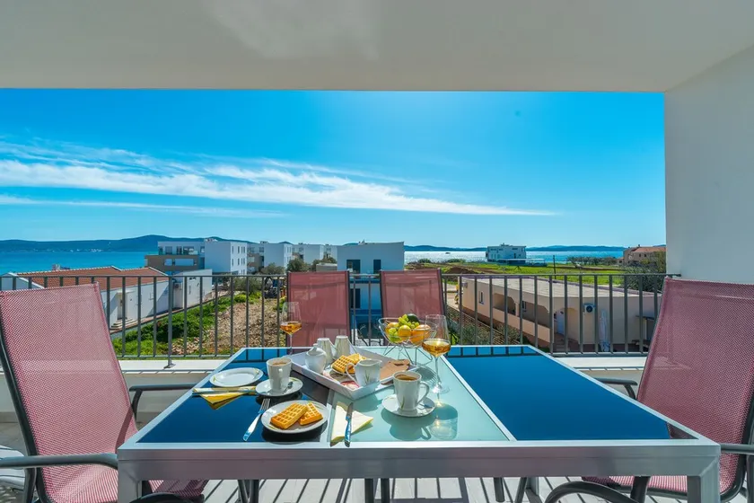 Fantastically beautiful apartments 2 minutes to the beach Pool in the houseHappyHavenHouse - Image 1