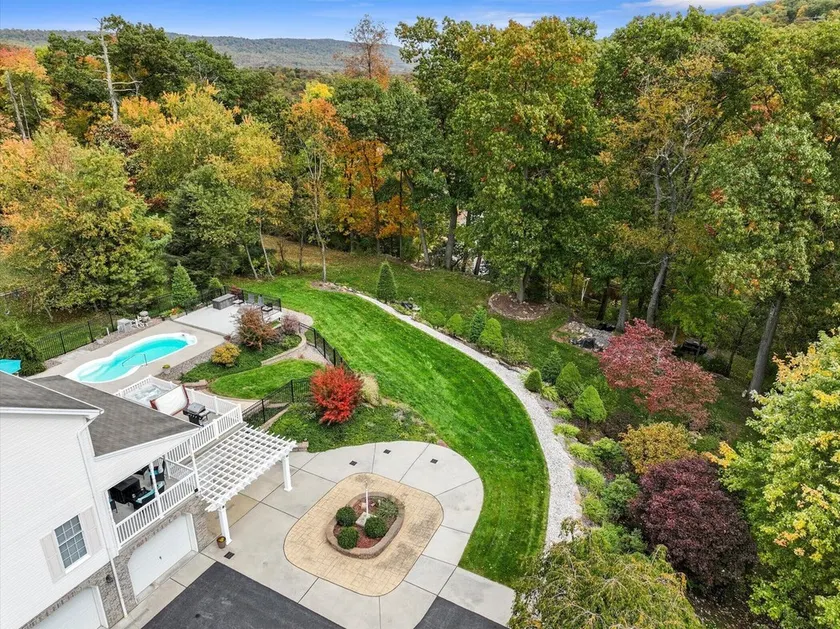 Relaxing Mountain & Water Views w/a Pool -10 minutes to Harrisburg - Image 1