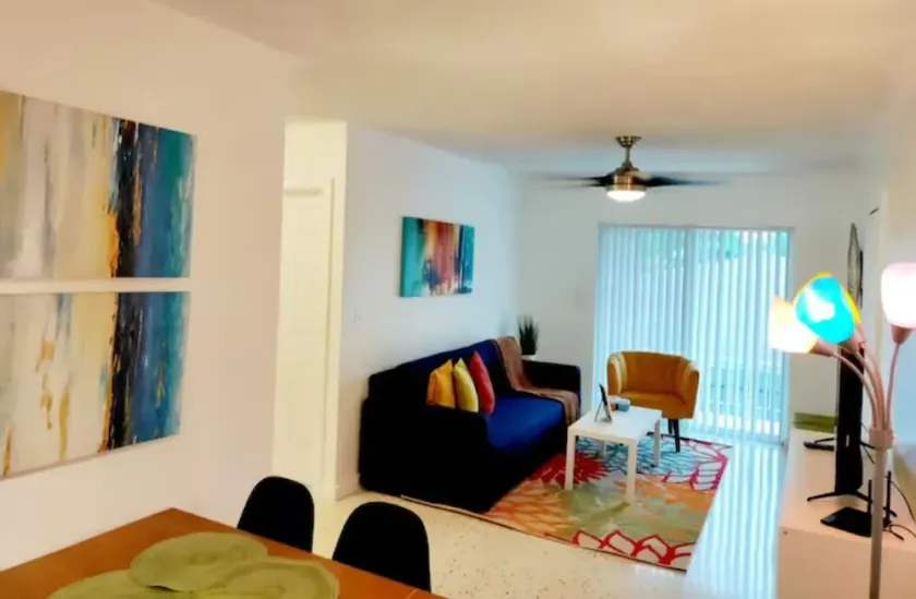 Adorable 2bd/1ba Apartment in Wynwood - Free Parking Included! - Image 1