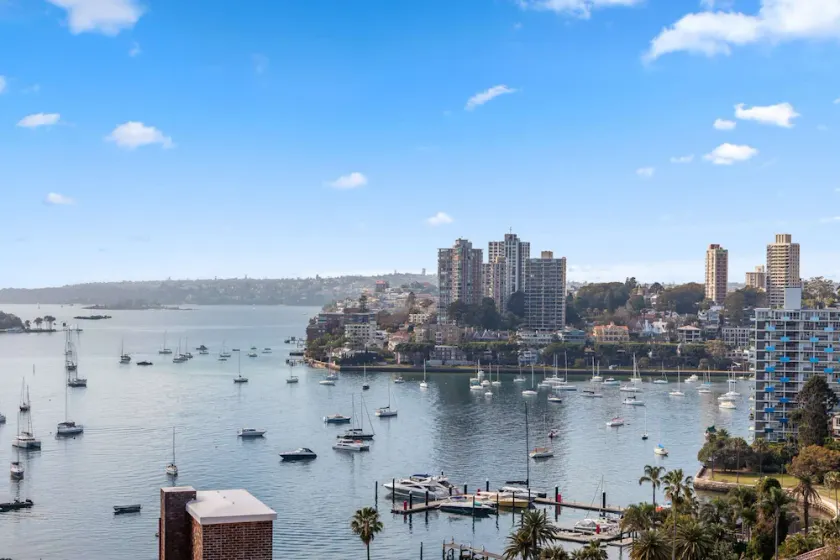 Studio in Elizabeth Bay with Pool & City Views - Image 1