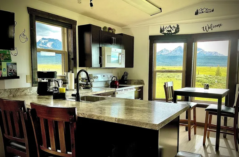 Stanley/Sawtooth Scenic Sweet Retreat - Image 1