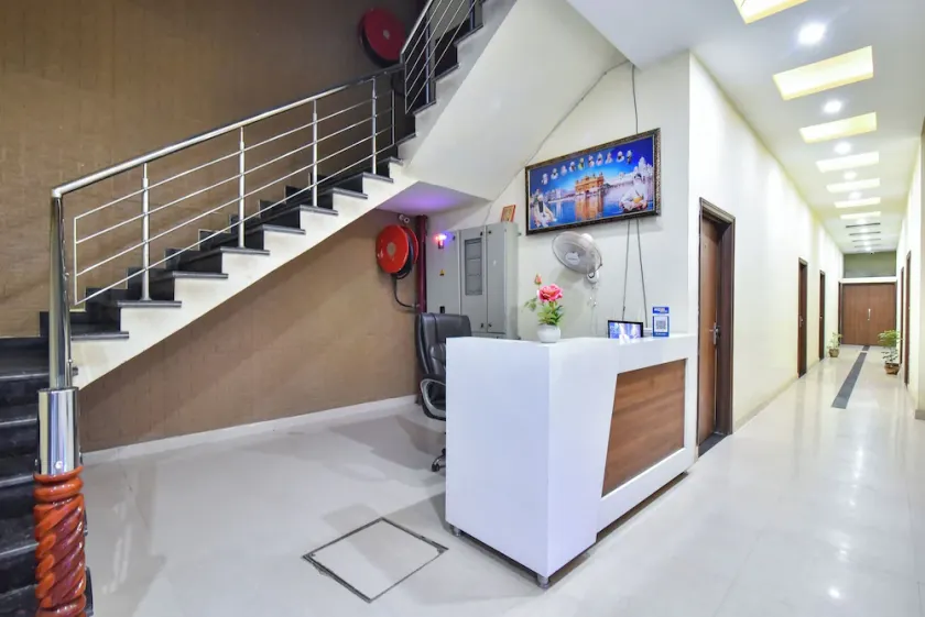 HOTEL SK PLAZA - Image 1