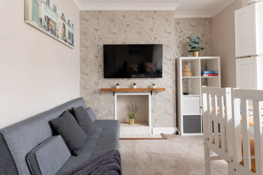 Cosy Brighton Apt | Walk to Stations | Quiet Area - Image 1