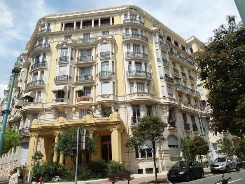 Studio, City Center, In Old Palace, 50 meters from the beaches. - Image 1