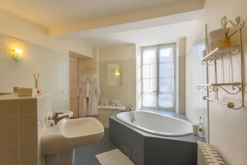 L'Oustal Des Fleurs - Four Bedroom Villa, Sleeps 8 - Image 1