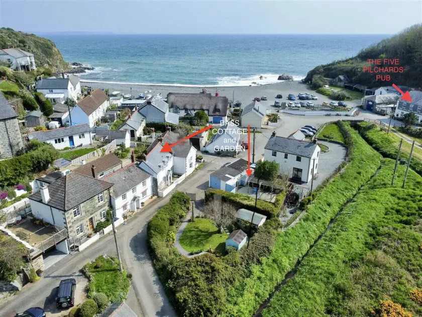 Fisherman’s cottage 100 yards from the sea with log burner and own parking - Image 1
