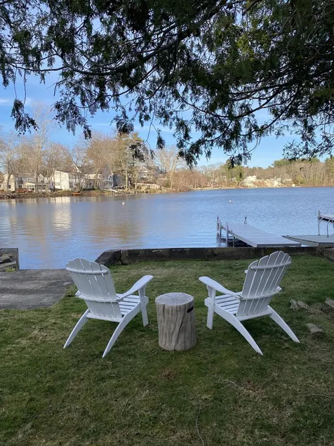 Stunning waterfront retreat on lake Attitash- Dog friendly  - Image 1
