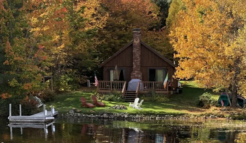 \"THE PHOENIX\" Lakefront Log Cabin i den smukke Maine Highlands - Image 1