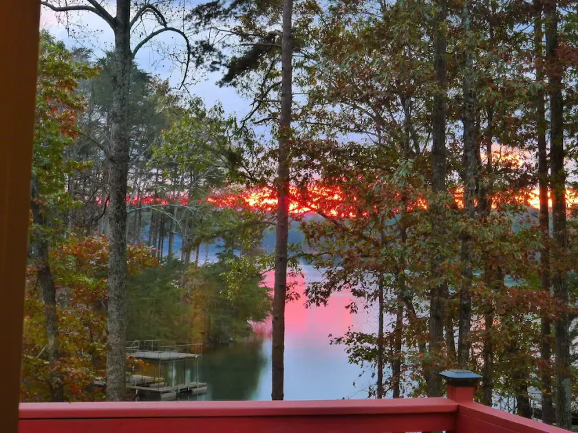 On the Lake Executive furnished retreat.   Lake views, sunsets and private dock - Image 1