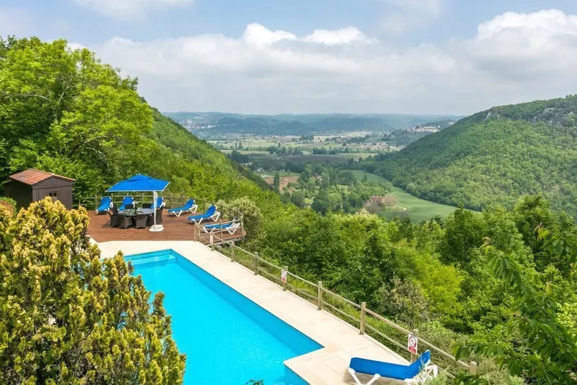 Belle Vue - Four Bedroom Villa, Sleeps 8 - Image 1