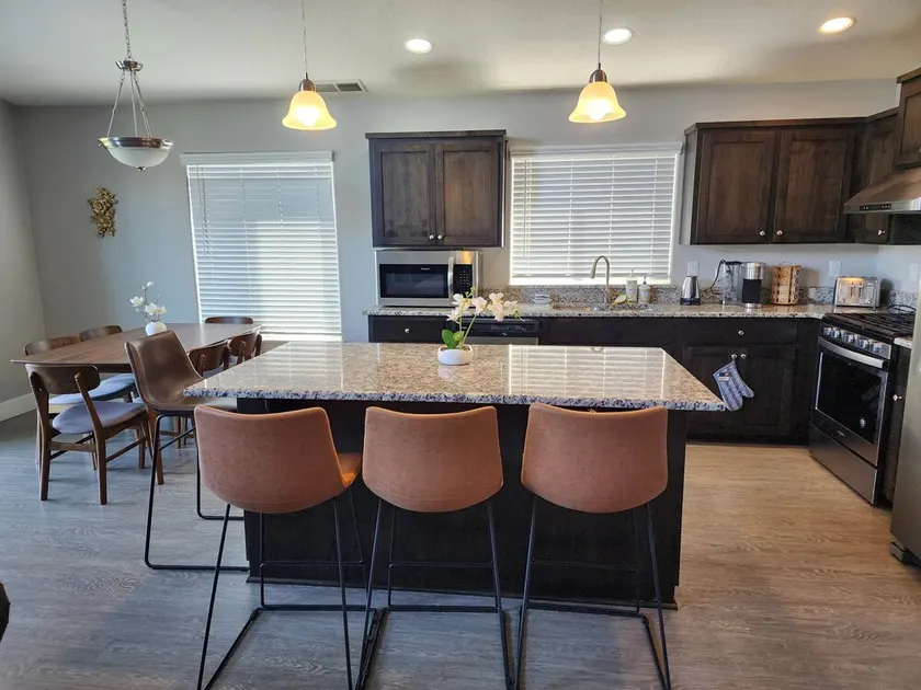 South Salem - Close to I-5 and Costco, easy Shop and Eat - Image 1