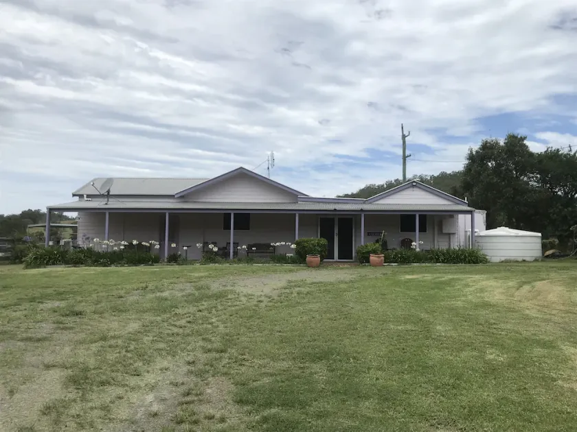 Camelot Farm Stay close to Paterson & Dungog - Image 1