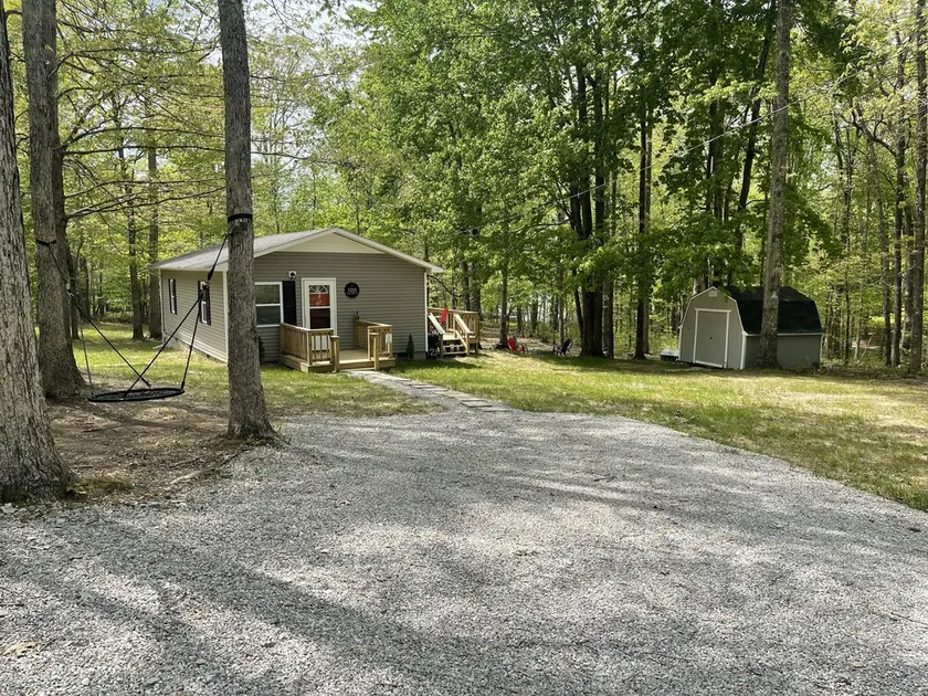 Lake Cottage minutes away from downtown Sparta - Image 1