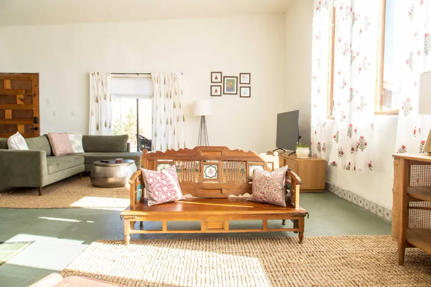 Eclectic, Art-filled Studio with Fantastic Views - Image 1