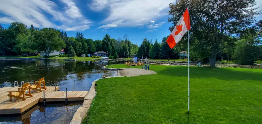 SUN BAY COTTAGE - WATERFRONT - Image 1