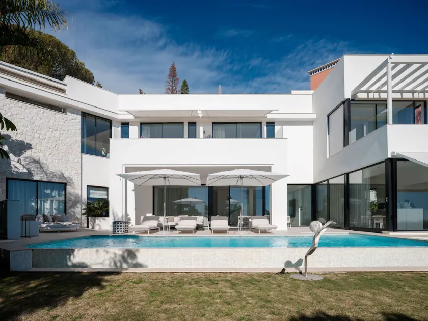Villa Royale - Modern Luxury 5 bedroom Villa in Rio Real - Image 1