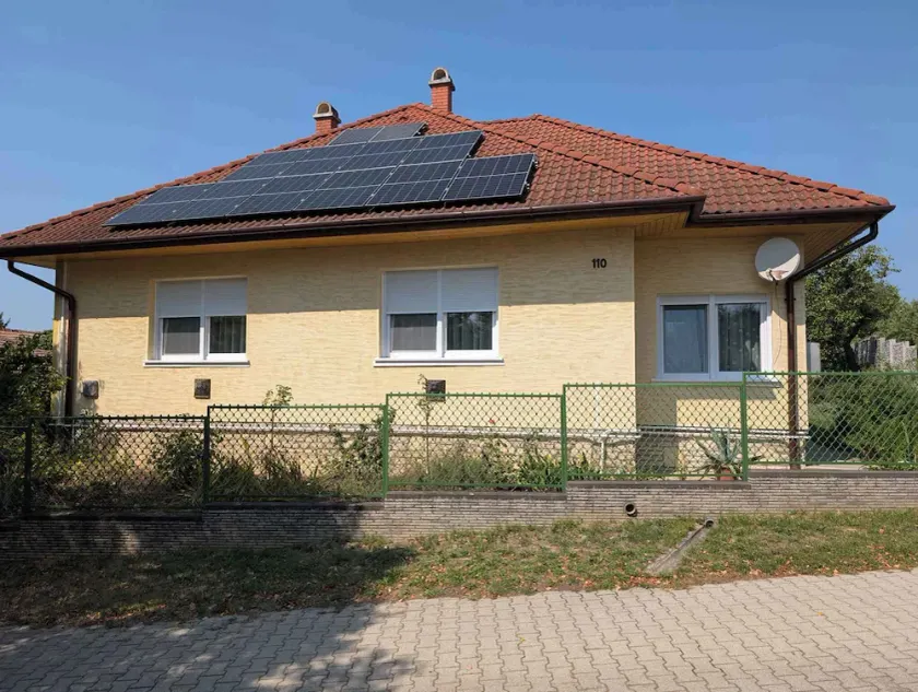 Holiday flat with barbecue facilities and air conditioning - Image 1