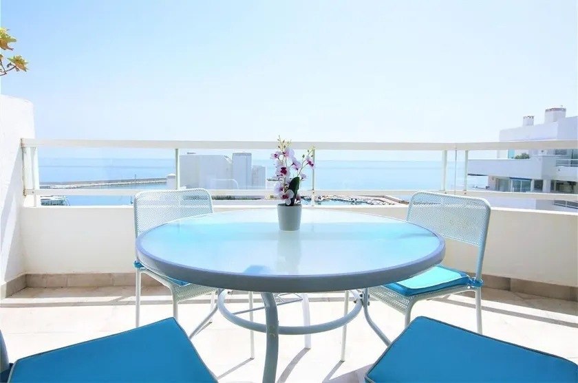 Penthouse en bord de mer avec jardin sur le toit, Proche du port de plaisance et des restaurants - Image 1