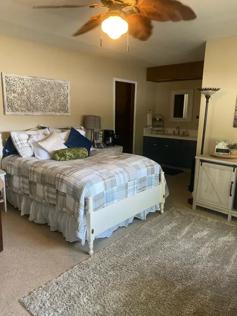  private suite 60 mins from Sequoias - Image 1