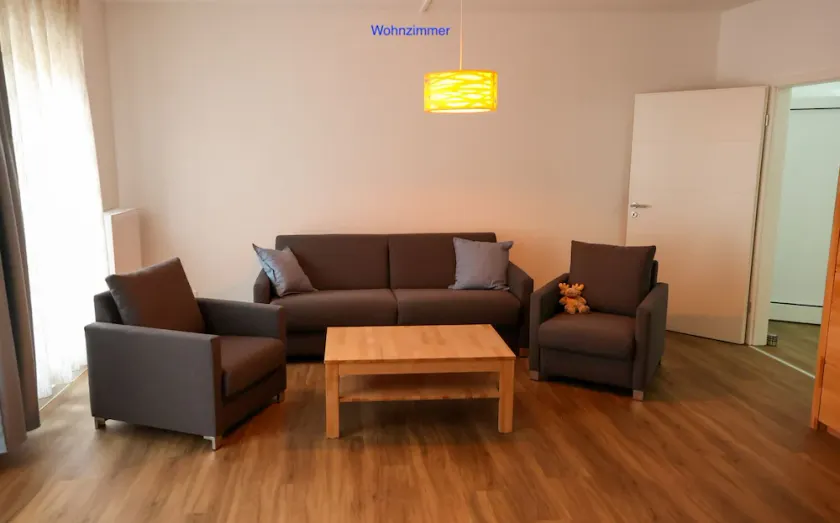 Friendly apartment in city location with terrace and parking space - Image 1