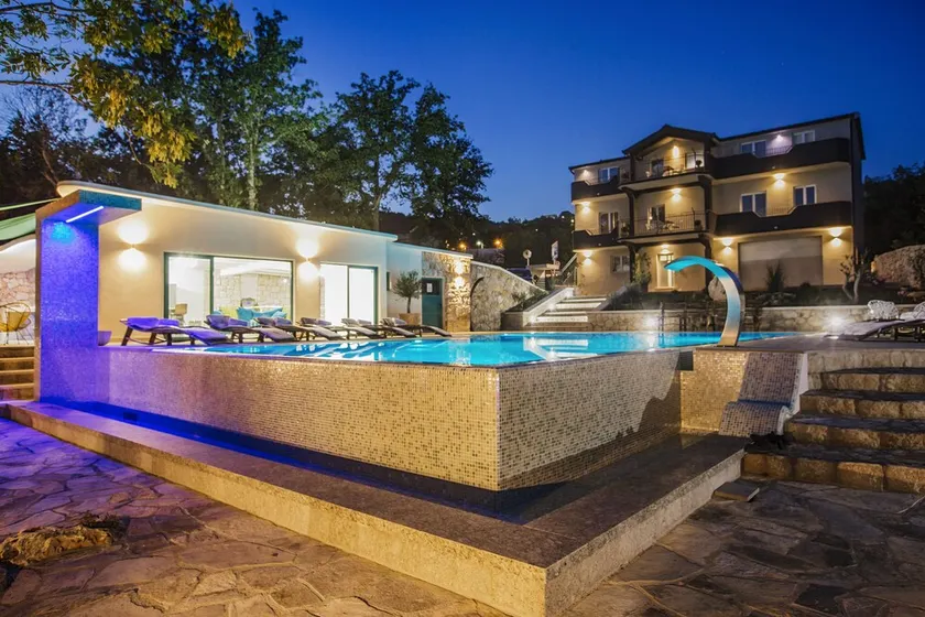 Villa with stunning underwater view, fenced private park - Image 1
