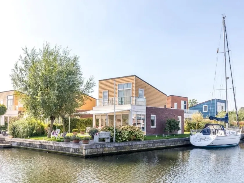 The beautiful, tranquil corner location, surrounded by green landscape and with electrical patio cov - Image 1