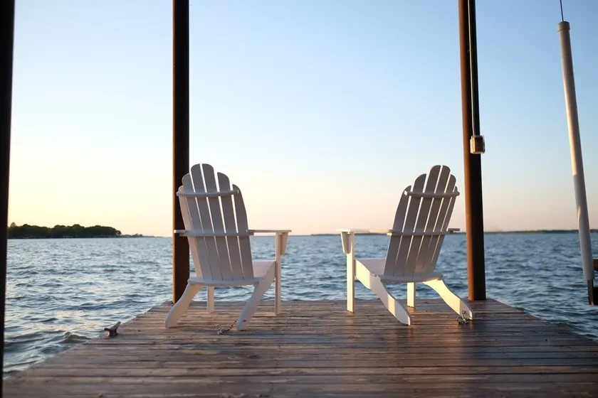 Modern Lakefront Cottage on Open Water with Stunning Sunsets on Cedar Creek Lake - Image 1