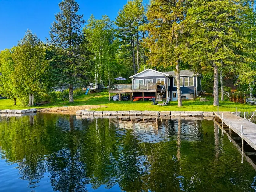 Waterfront Family Cottage with Private Beach and Hot Tub - Image 1