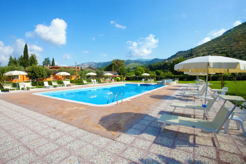 Apartment with pool use, terrace, historical centre, for family - Image 1