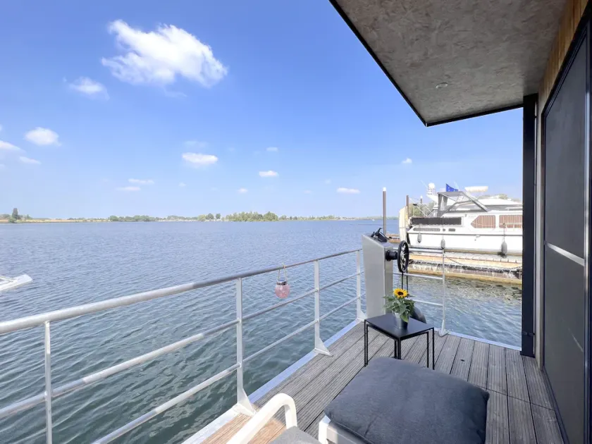 Luxury houseboat in beautiful Maasbommel - Image 1