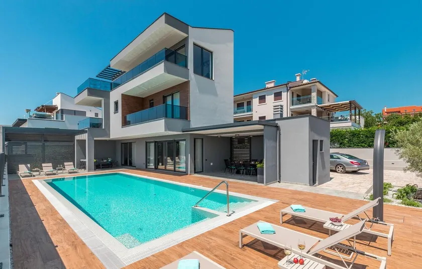 Awesome Home In Fazana - Image 1