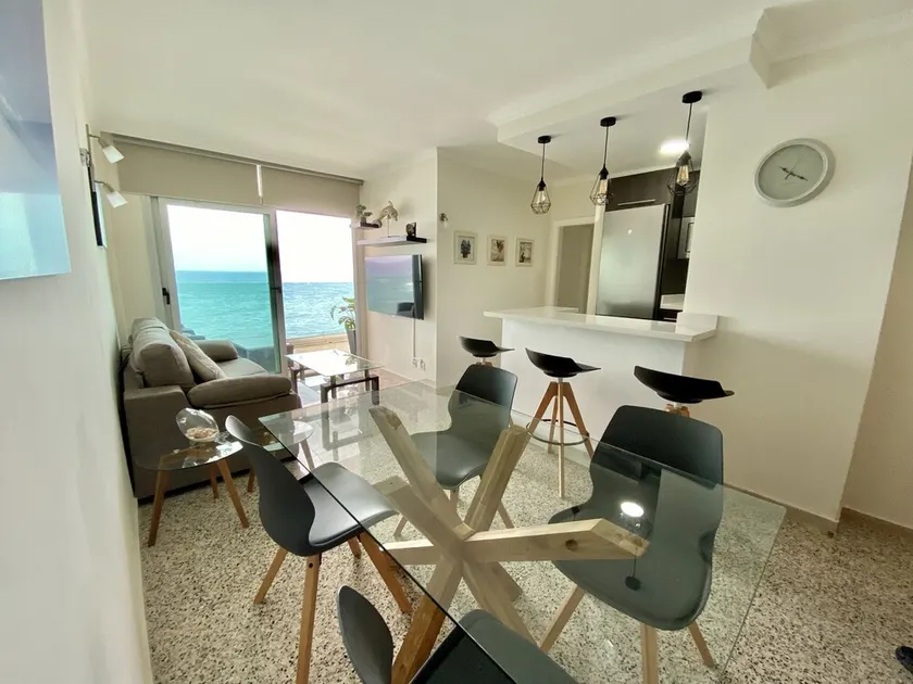 Nice apartment on the beach with a large terrace facing the sea - Image 1