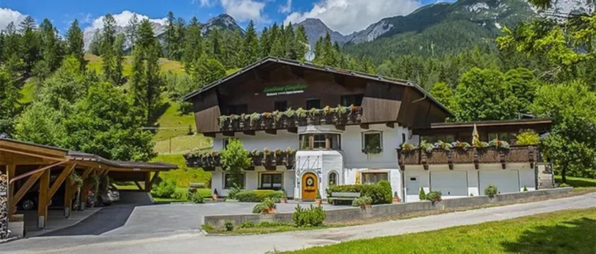 Apartment W2 Haus Ganghofer with Mountain View, Shared Terrace & Wi-Fi - Image 1