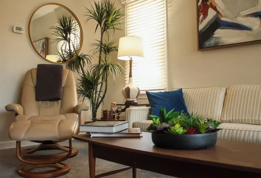 Ultra Clean, Private, Comfy Home in Prime Location. Sleeps up to 8. - Image 1