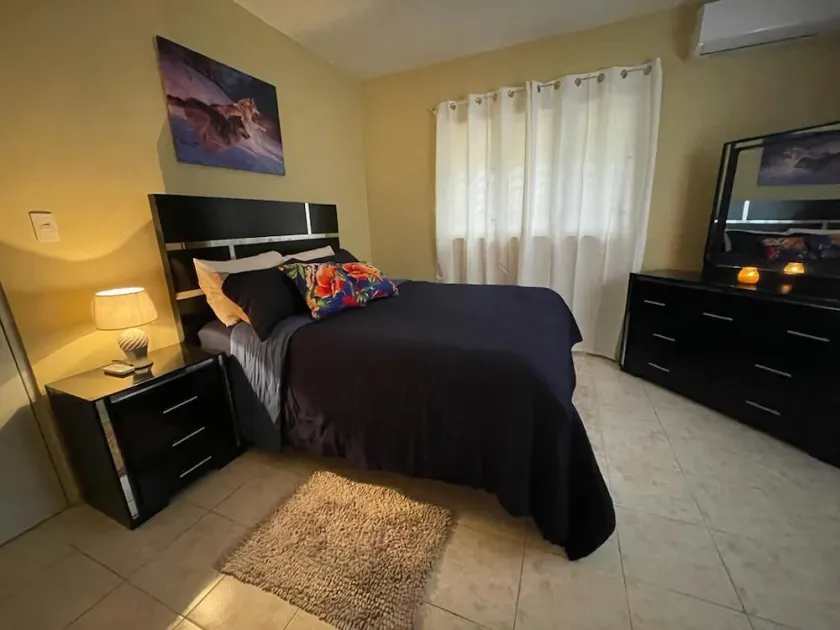 uncle’s oscar house - Image 1