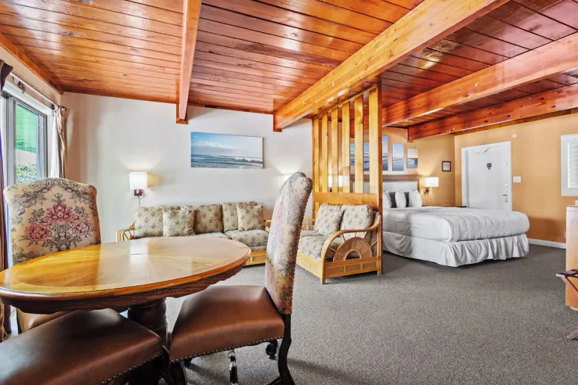 Fort Pierce Oceanfront Inn- Suite- King Bed #6 - Image 1