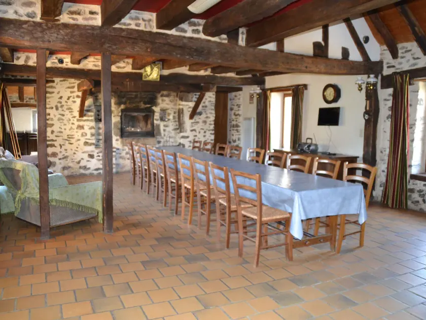 Renovated Farmhouse near 24H Le Mans with Large Yard & Volleyball Court - Image 1