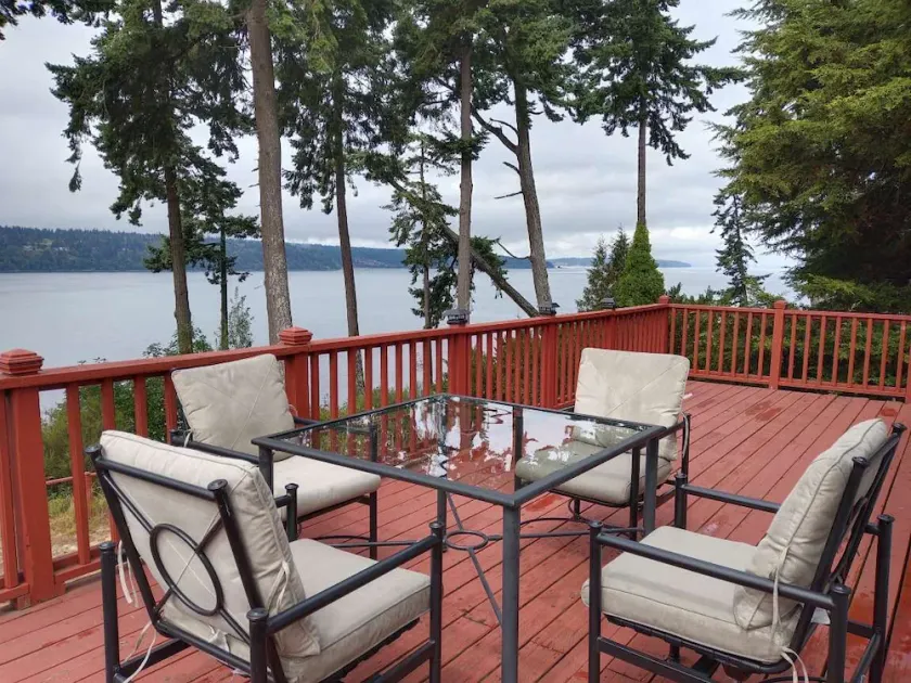 Chalet de détente au bord de l'eau - Image 1