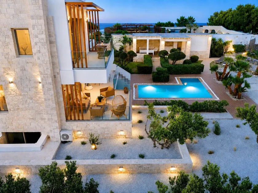 Seafront villa - Private Pool & Direct Sea Access - Image 1