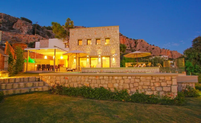 Villa Rodes Executiva | Villa Luciana | 3 quartos com vista para o mar | Pefkos - Image 1