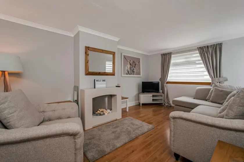 Centrally Situated 1 Bedroom House in Cumbernauld - Image 1